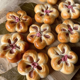 Petals & Pastries